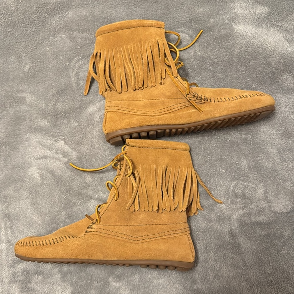 Minnetonka Fringe Moccasins
